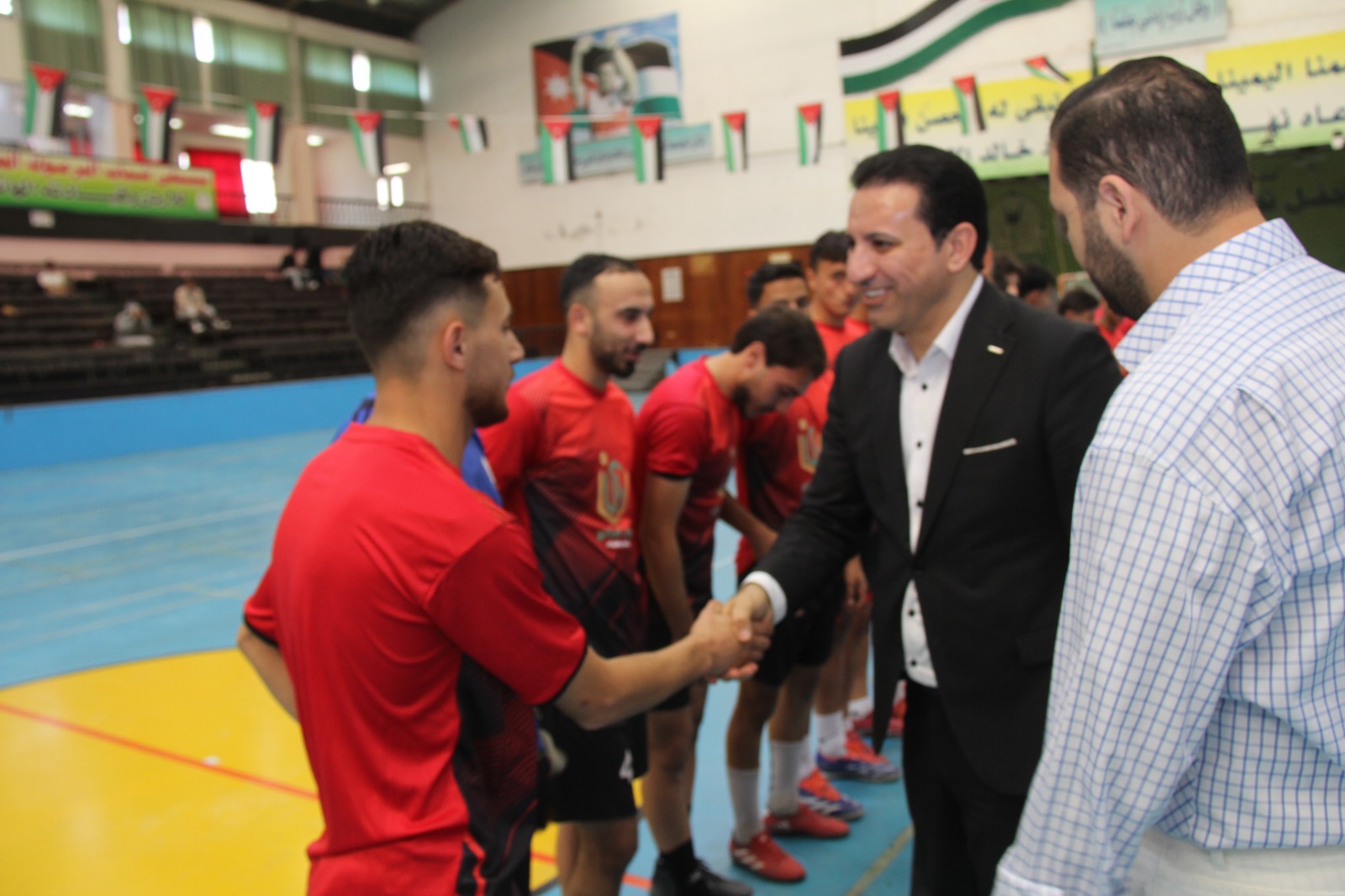 فوز فريق جامعة اليرموك لكرة القدم الخماسي على النادي العربي 