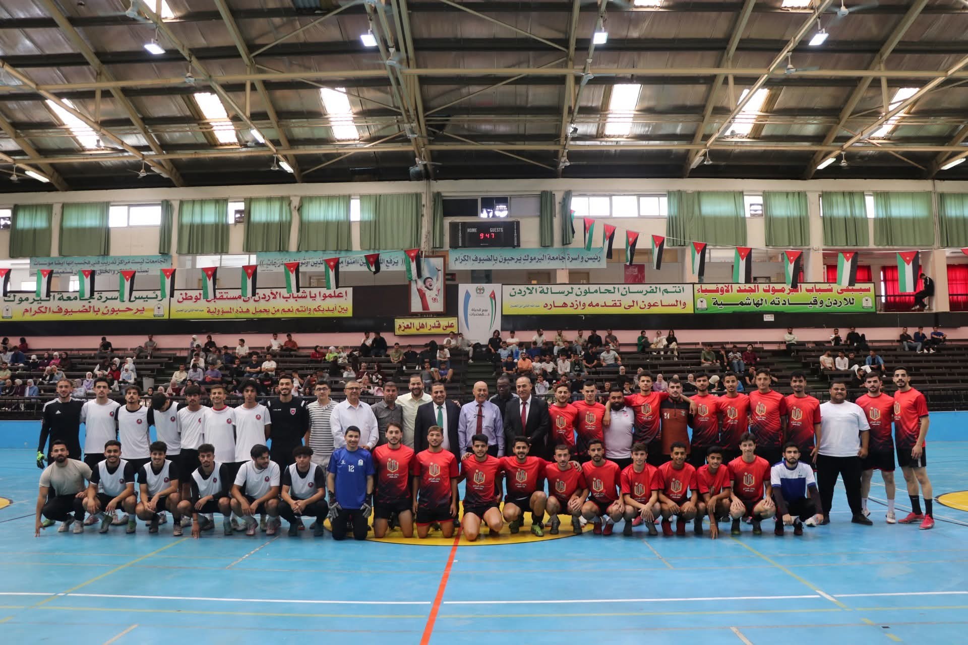 لقطات من اللقاء الودي بين فريقي جامعة اليرموك والجامعة الهاشمية والذي اقيم في الصالة الرياضية ( الجمنازيوم ).